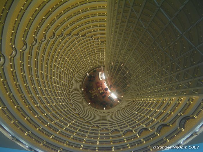 38 verdiepingen lager, Jinmao toren, Shanghai