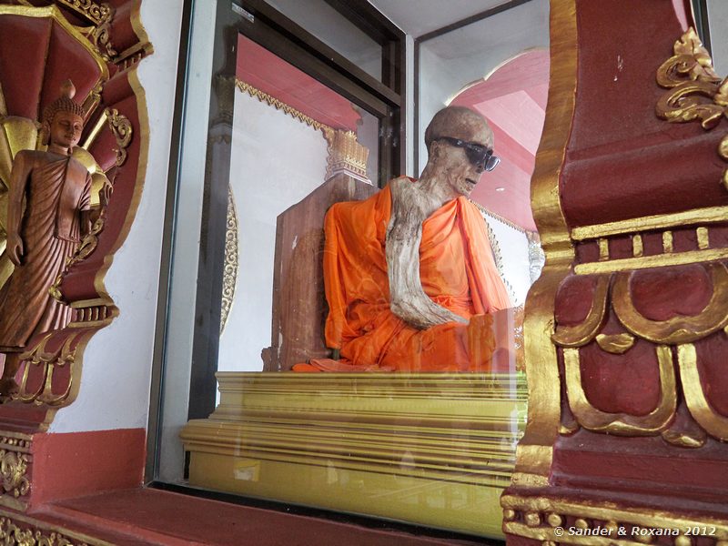  Wat Khunaram, Ko Samui